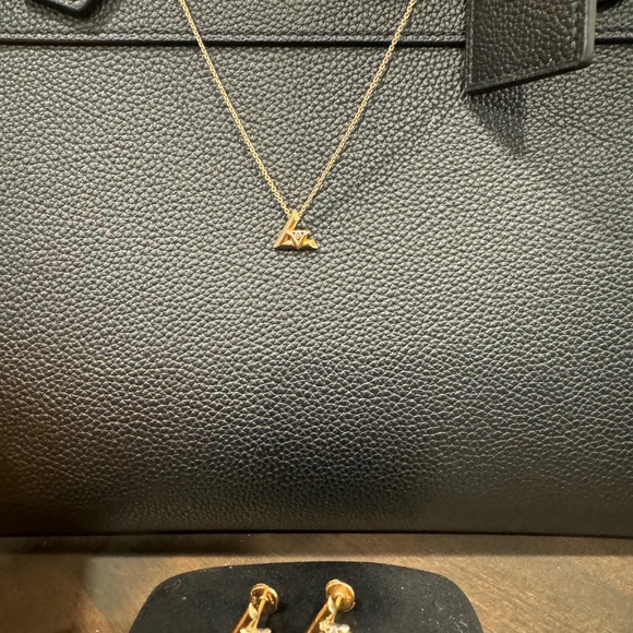 LV Volt pendant, gold, and diamond with gold chain. - Picture 11 of 15
